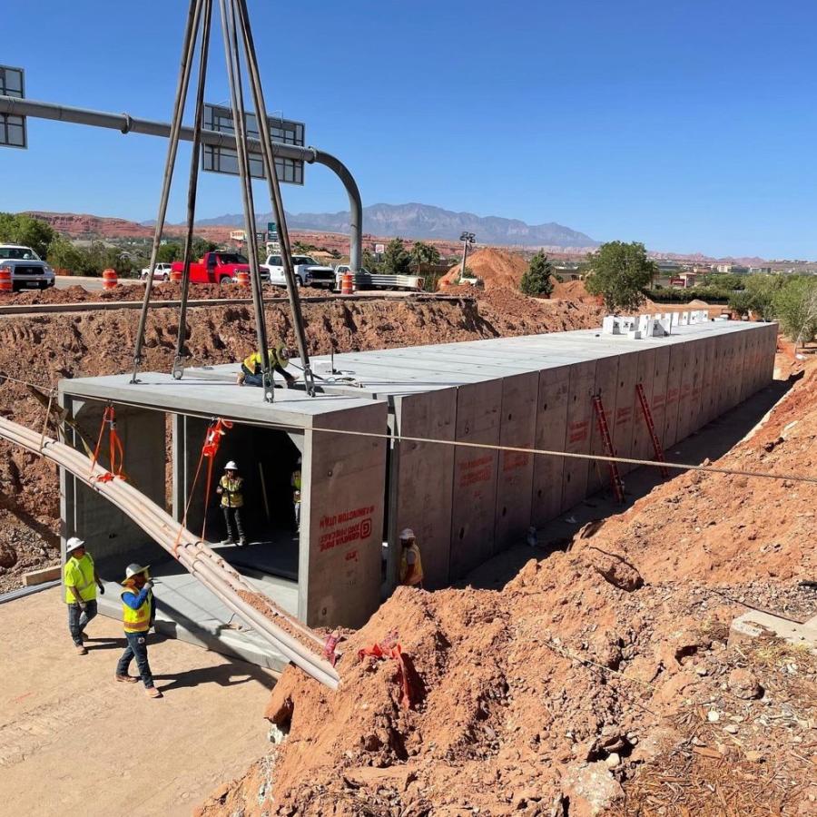 Precast box culvert set for a roadway drainage crossing
